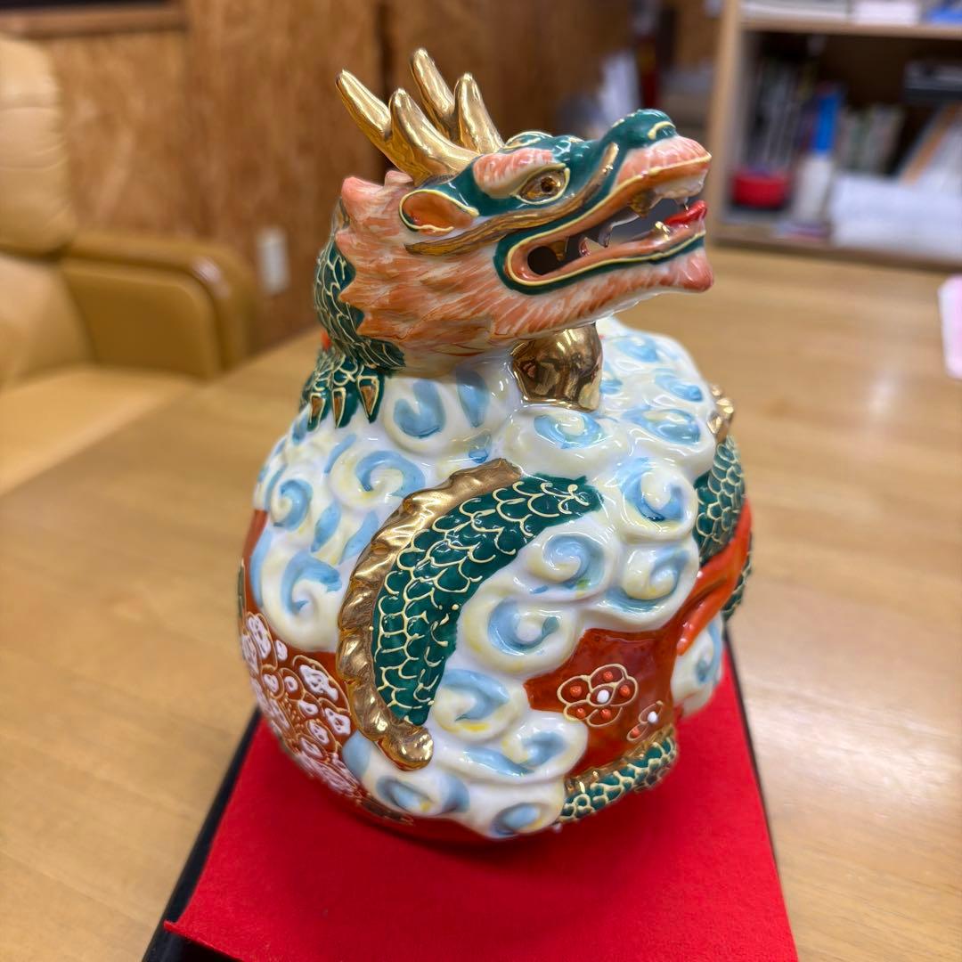 ドラゴン陶器装飾品