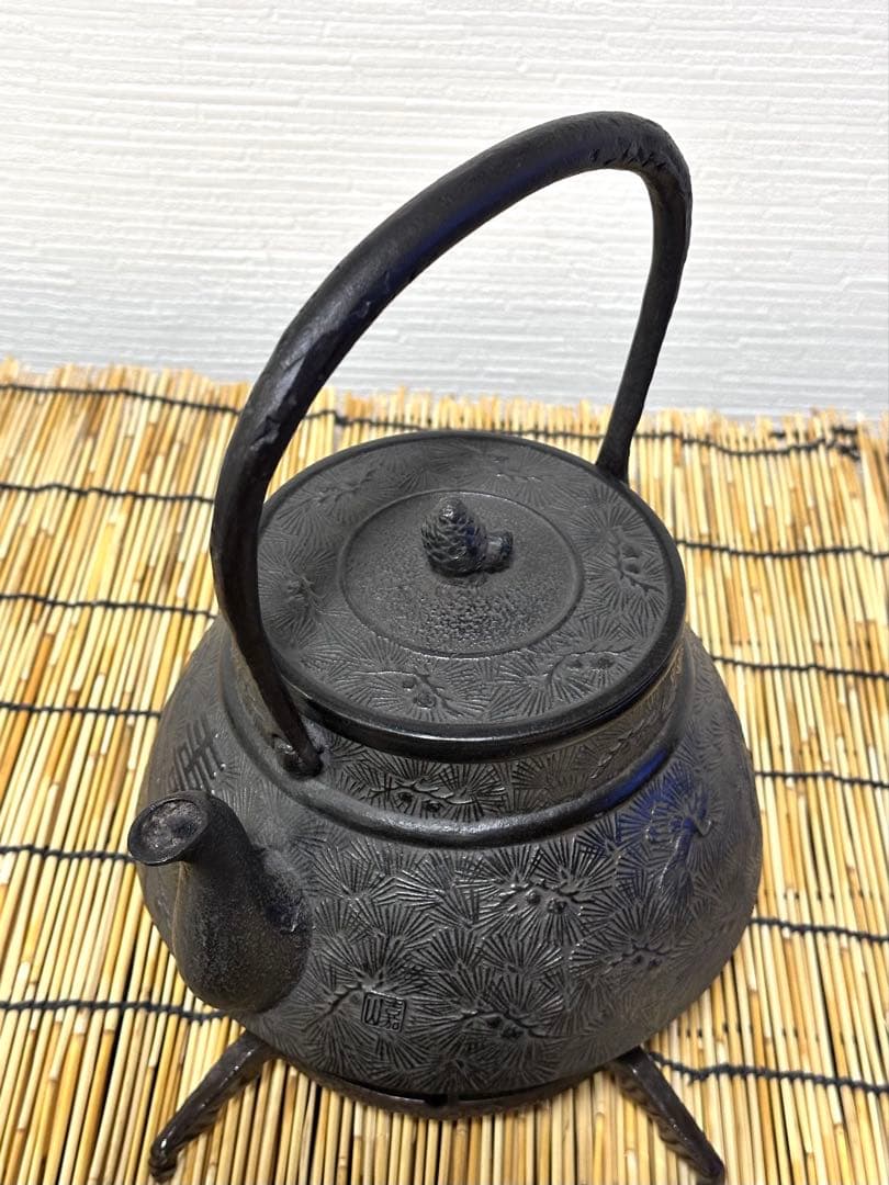 未使用品、木箱付　横倉嘉山造　１５型末紋様　 鉄瓶 南部鉄瓶 南部鉄器　鉄瓶