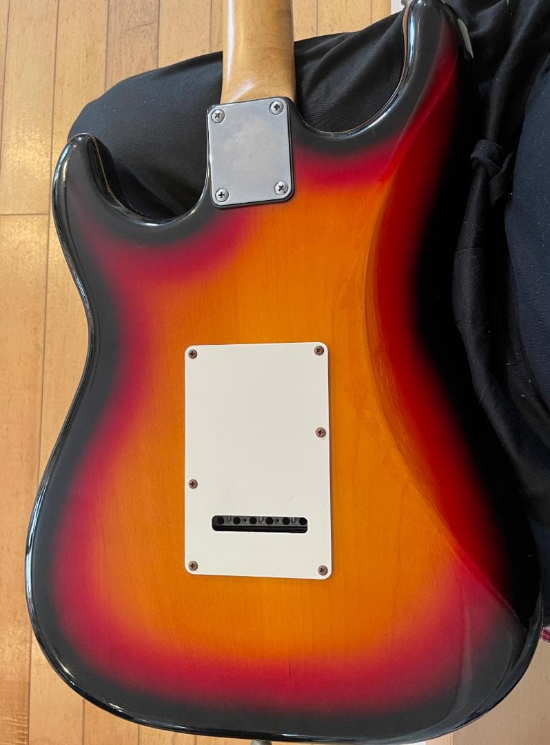 Fender Stratocaster サンバースト　トラ杢ネック