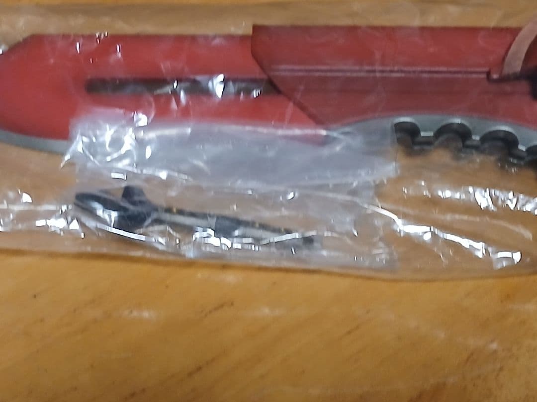 GOD EATEA アリサ 赤いドレス