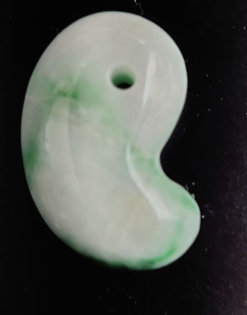 【週末セール】糸魚川翡翠　勾玉