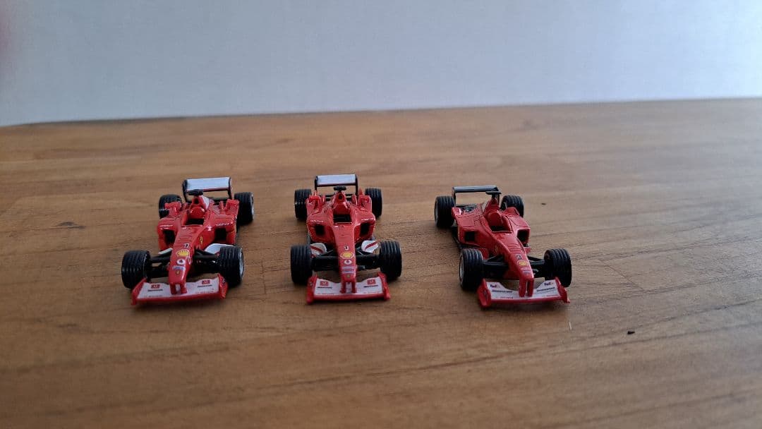 プライスダウン！ダイドーフェラーリF1ミニカー２０台セットデカール付き　1/64