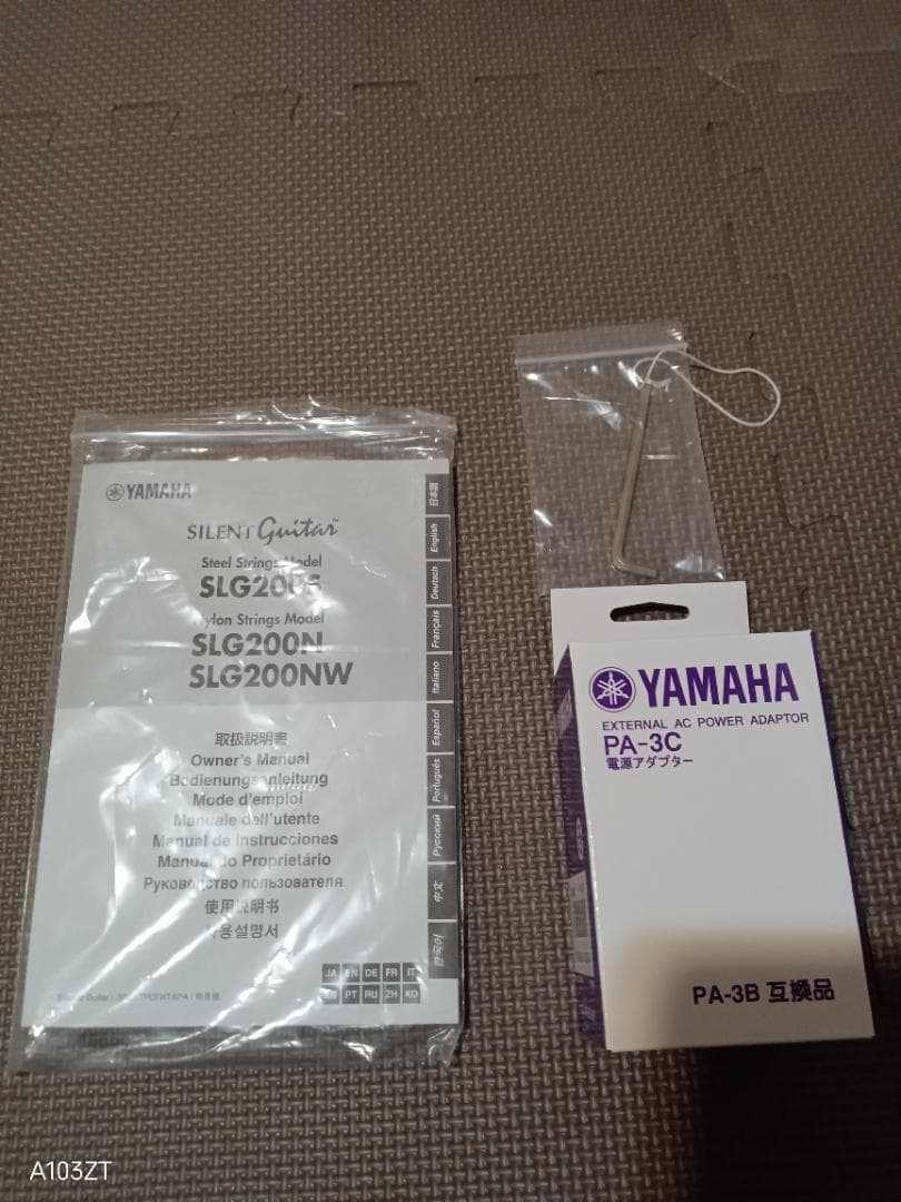 Yamaha SLG200S サイレントギター　アダプター付属