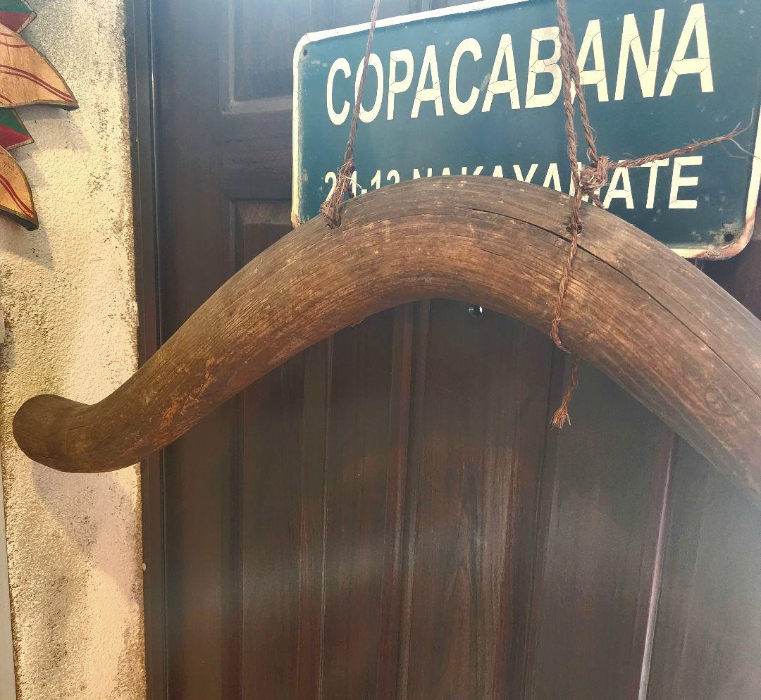 昔の古民具、農機具、畑を耕す為に、牛の背に装着した木製の鞍。