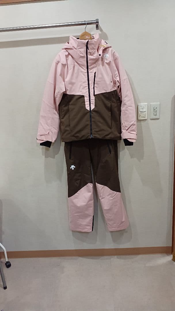 デサント　スキーウエア　Sサイズ　DESCENTE　２０２４