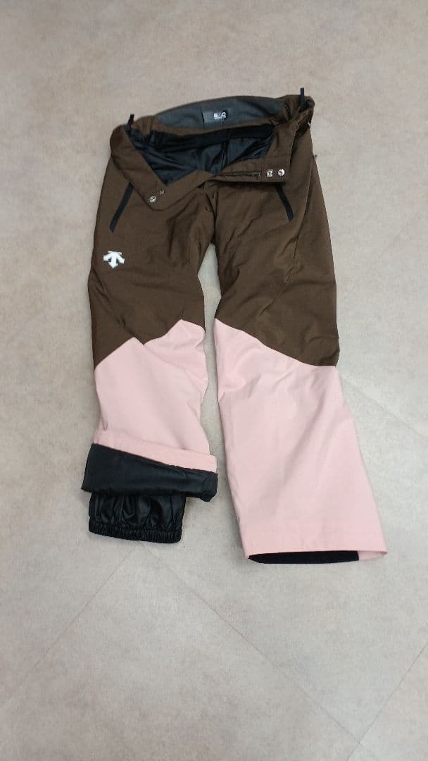 デサント　スキーウエア　Sサイズ　DESCENTE　２０２４