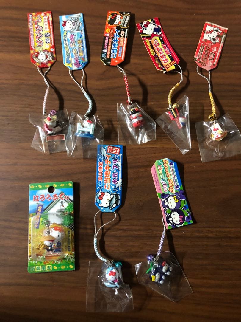 ご当地キティストラップ69個