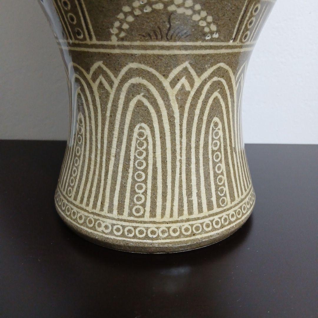 陶器 花瓶 魚と鳥の模様 双魚　象嵌技法　韓国　朝鮮　粉青沙器　梅瓶