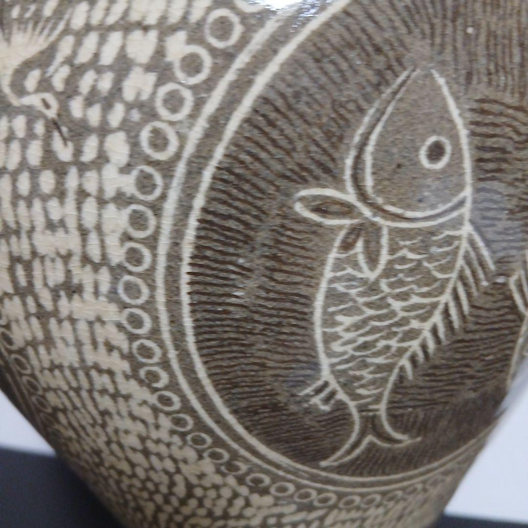 陶器 花瓶 魚と鳥の模様 双魚　象嵌技法　韓国　朝鮮　粉青沙器　梅瓶