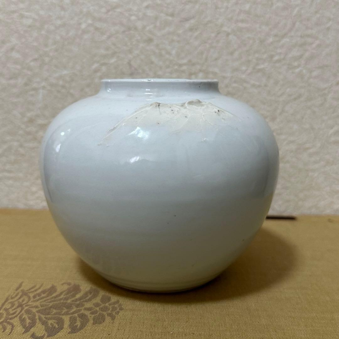 白磁　高麗　徳化窯　伊万里　瀬戸　◆山水　白い陶器の浮彫り花瓶