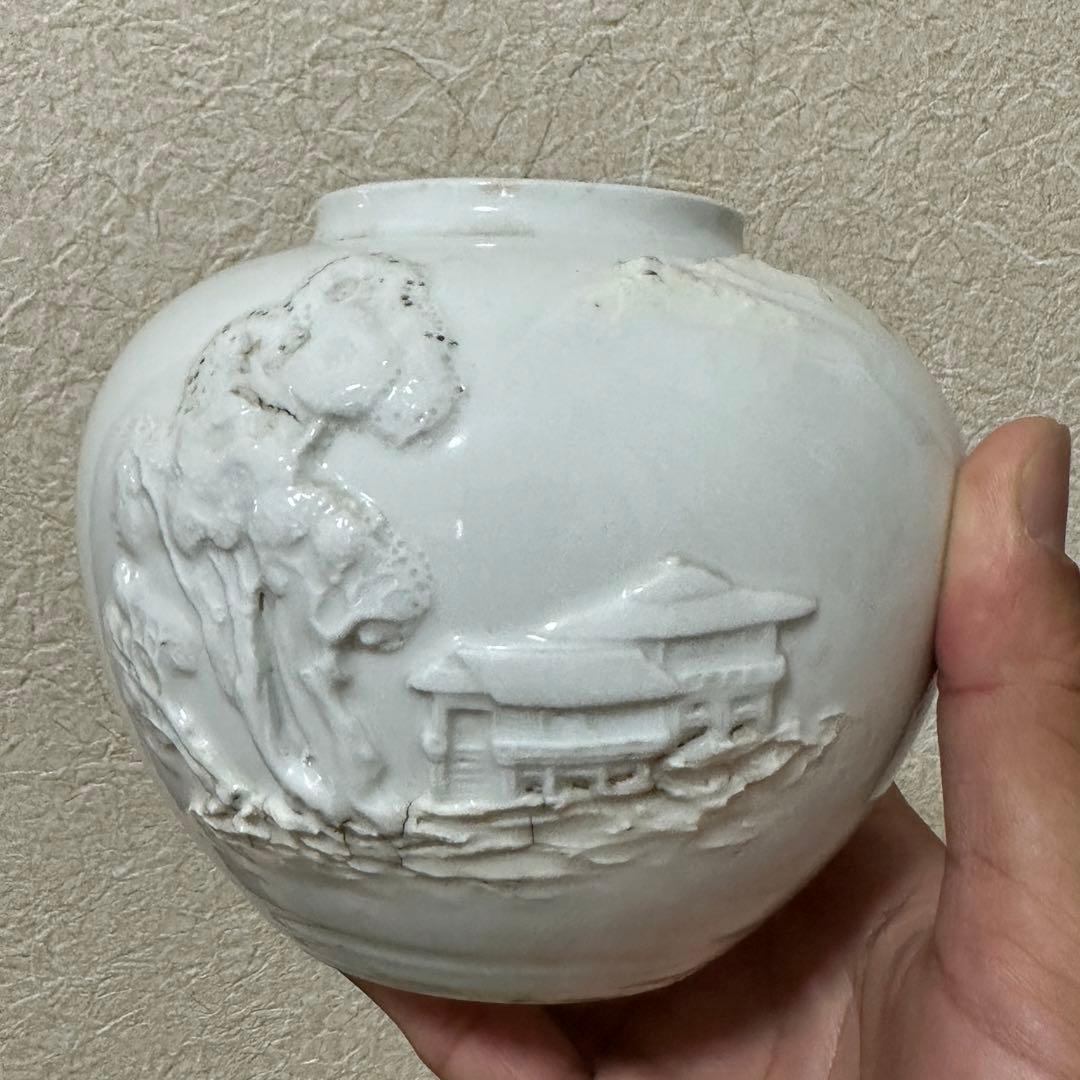 白磁　高麗　徳化窯　伊万里　瀬戸　◆山水　白い陶器の浮彫り花瓶