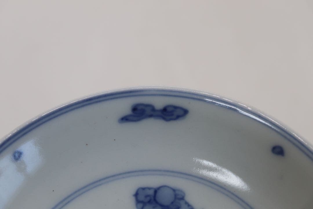 中国　染付　仙人鹿紋皿　大明成化年製銘　送料込み250105