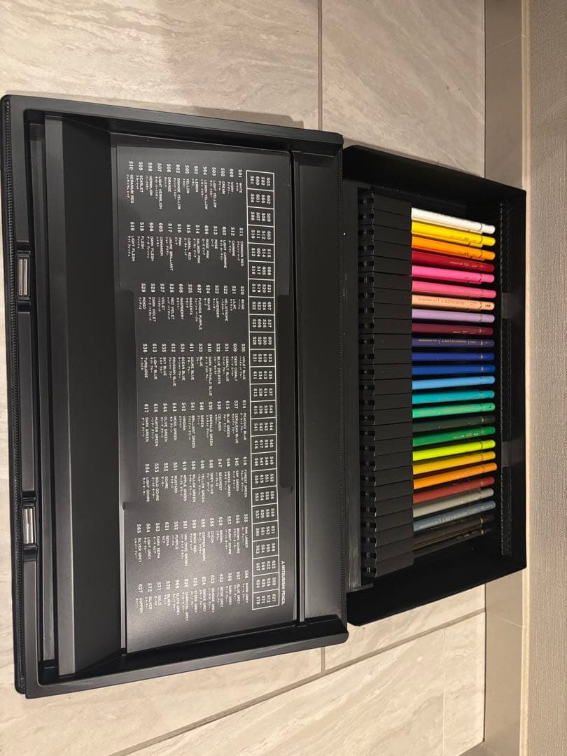 色鉛筆100色　uni COLORED PENCIL(三菱)