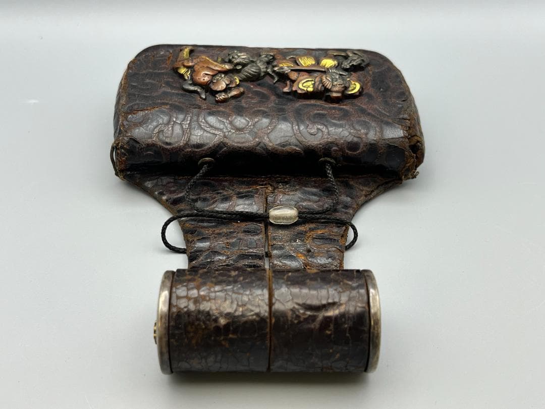 希少　早道　薬入　龍虎武士図　金銀象嵌　手彫　大金具　煙草　墨入れ　江戸明治期