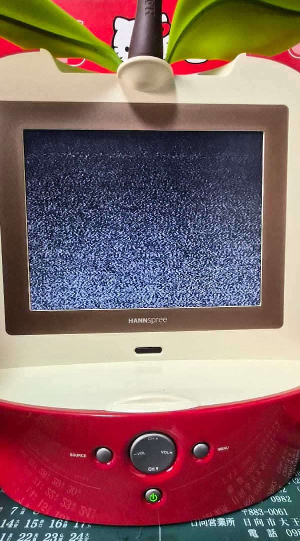 サンリオ　オリジナル家電　ハローキティ　9.6インチ　アップル型液晶カラーテレビ