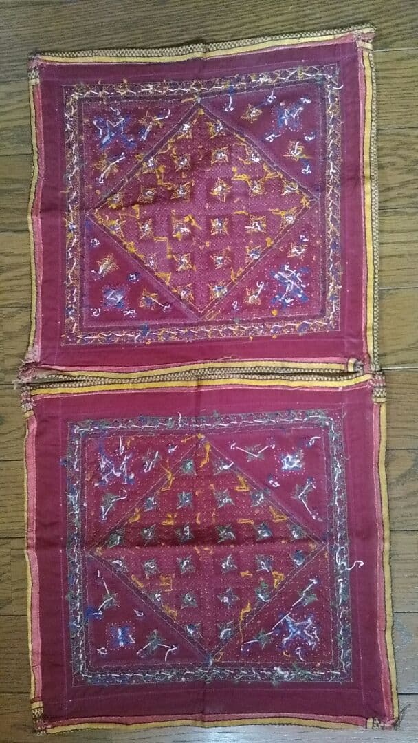 インドのアンティーク　タペストリー　テーブルセンター　ペア