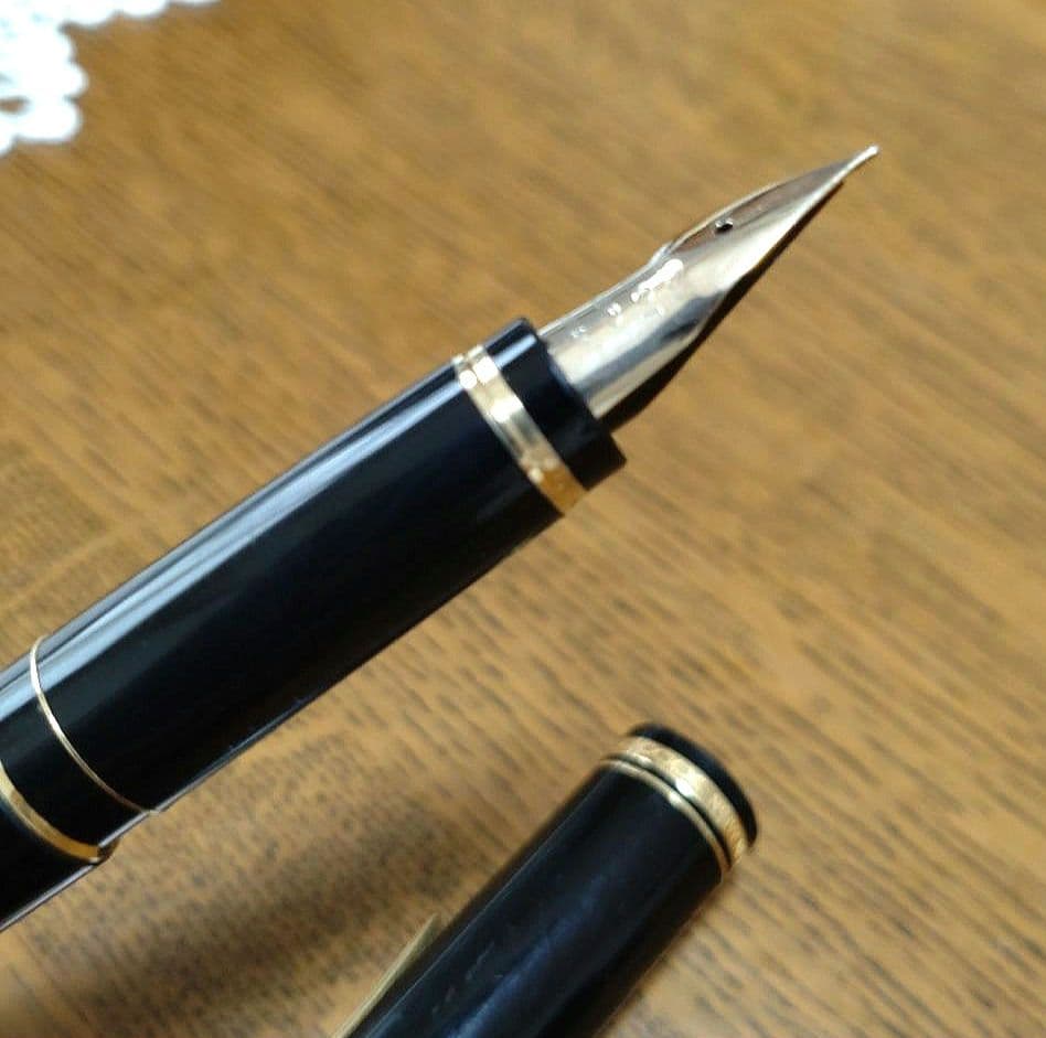 パイロット エラボー（ELABO） 万年筆 金色装飾 14K