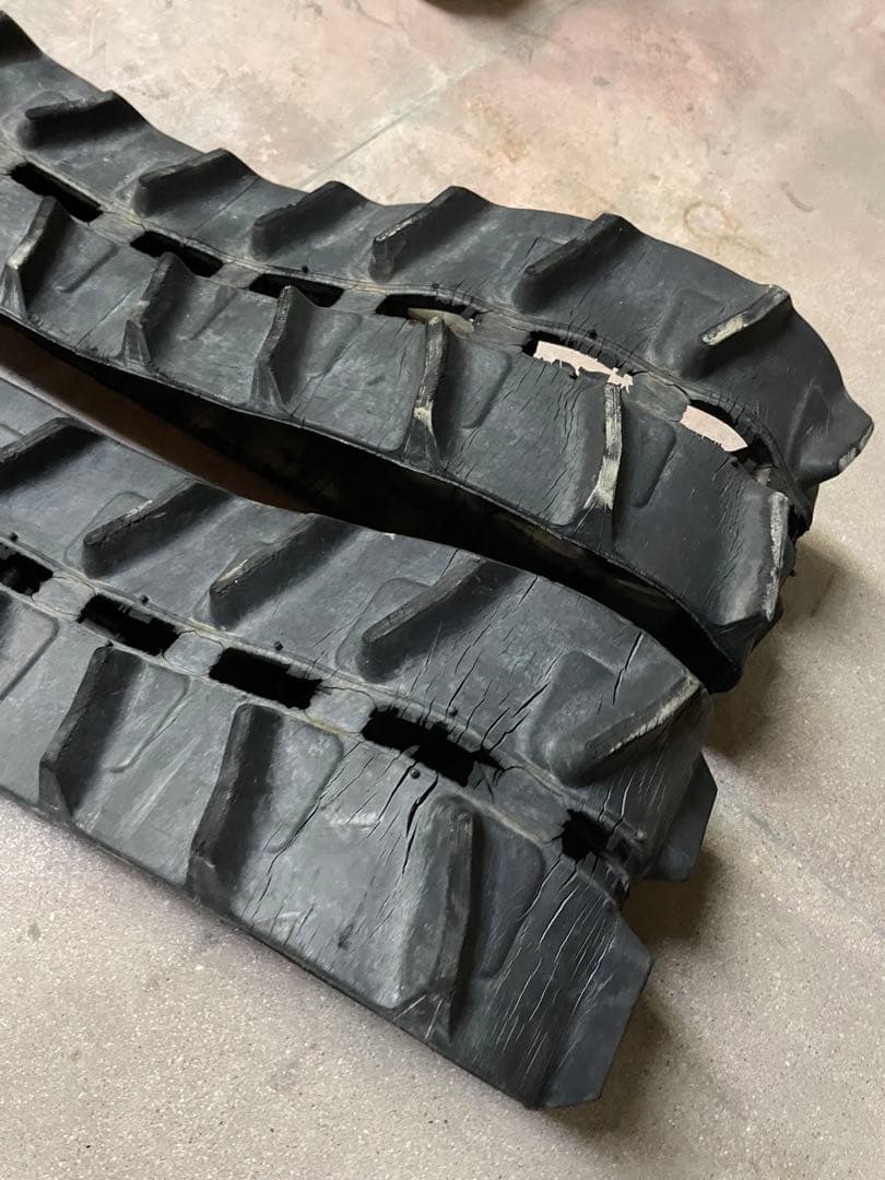 左右セット　ゴムローラー キャタピラ　180-84-28