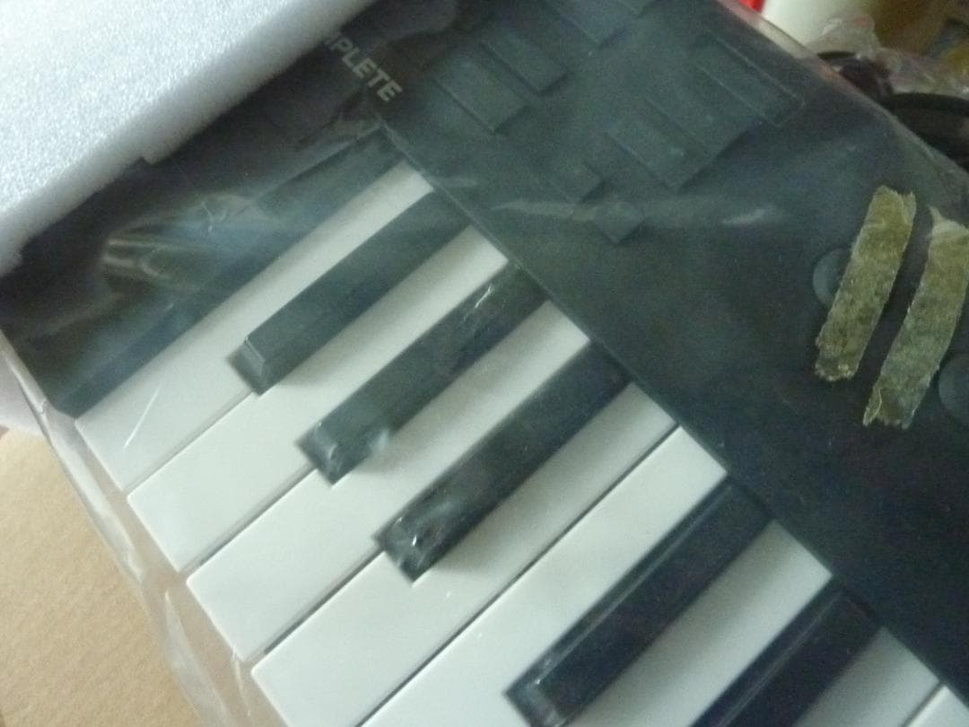 中古　KOMPLETE　KONTROL　M32 　　　rivin