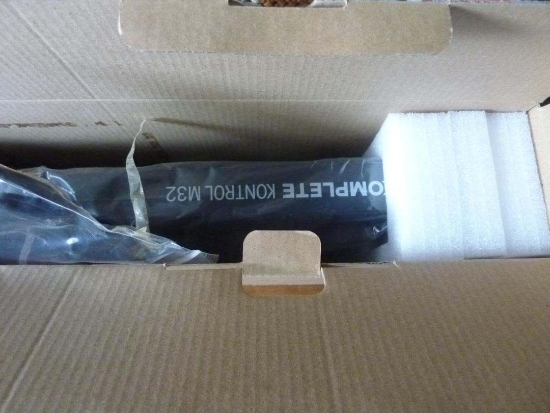 中古　KOMPLETE　KONTROL　M32 　　　rivin