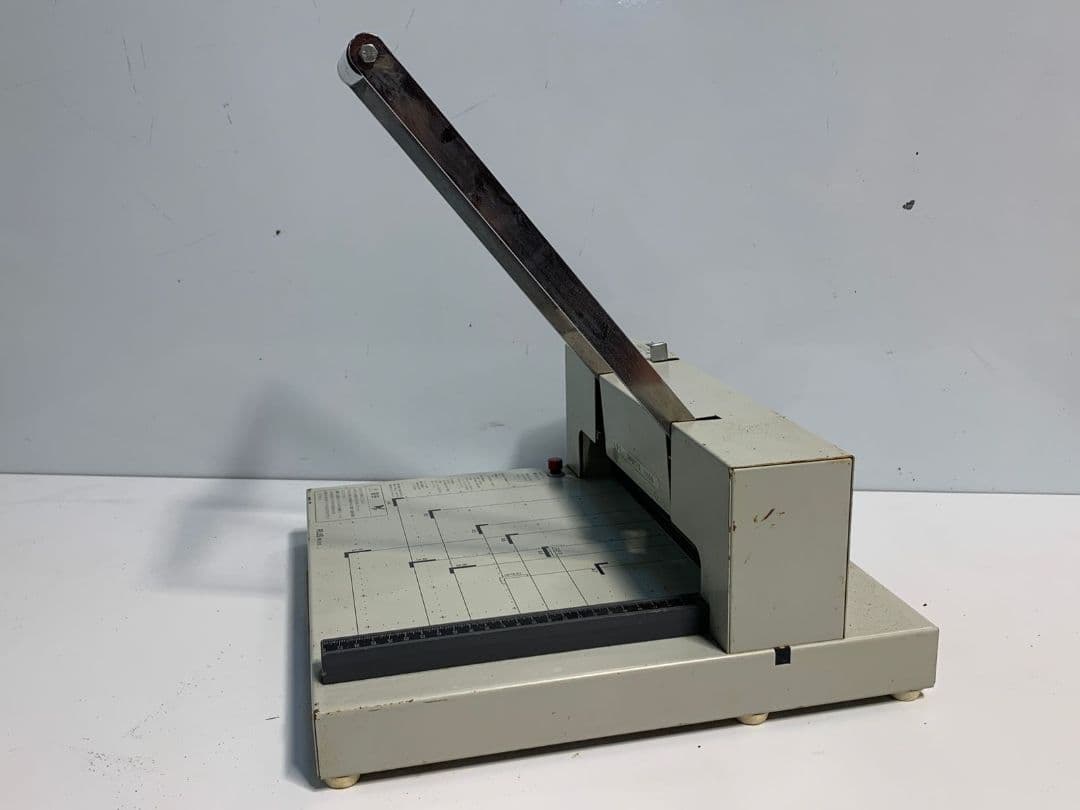 PLUS PK-513 手動式裁断機 A4対応 [動作確認済み 部品欠品]