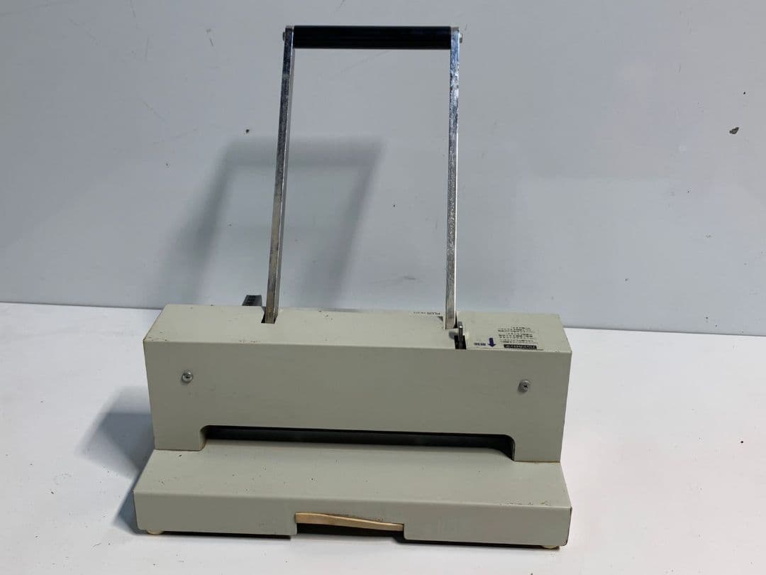 PLUS PK-513 手動式裁断機 A4対応 [動作確認済み 部品欠品]