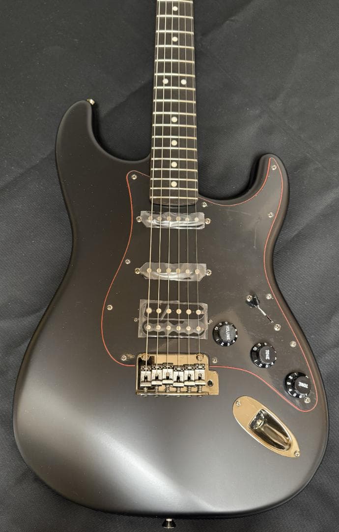 ギター Fender MIJ Limited Stratocaster HSS Noir