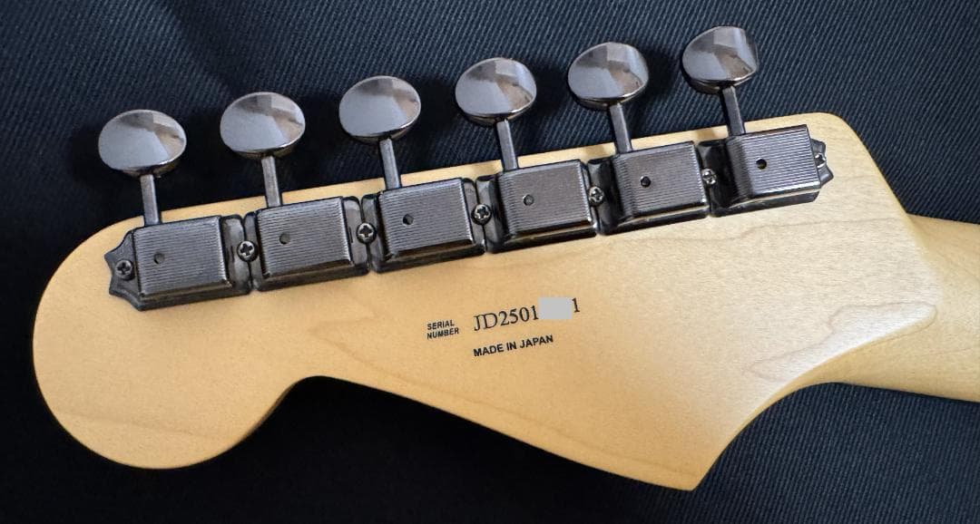 ギター Fender MIJ Limited Stratocaster HSS Noir