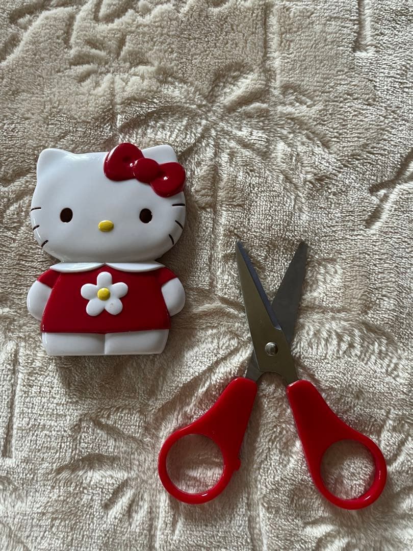 平成レトロ　希少✨ハローキティ　ケース付ハサミ　赤