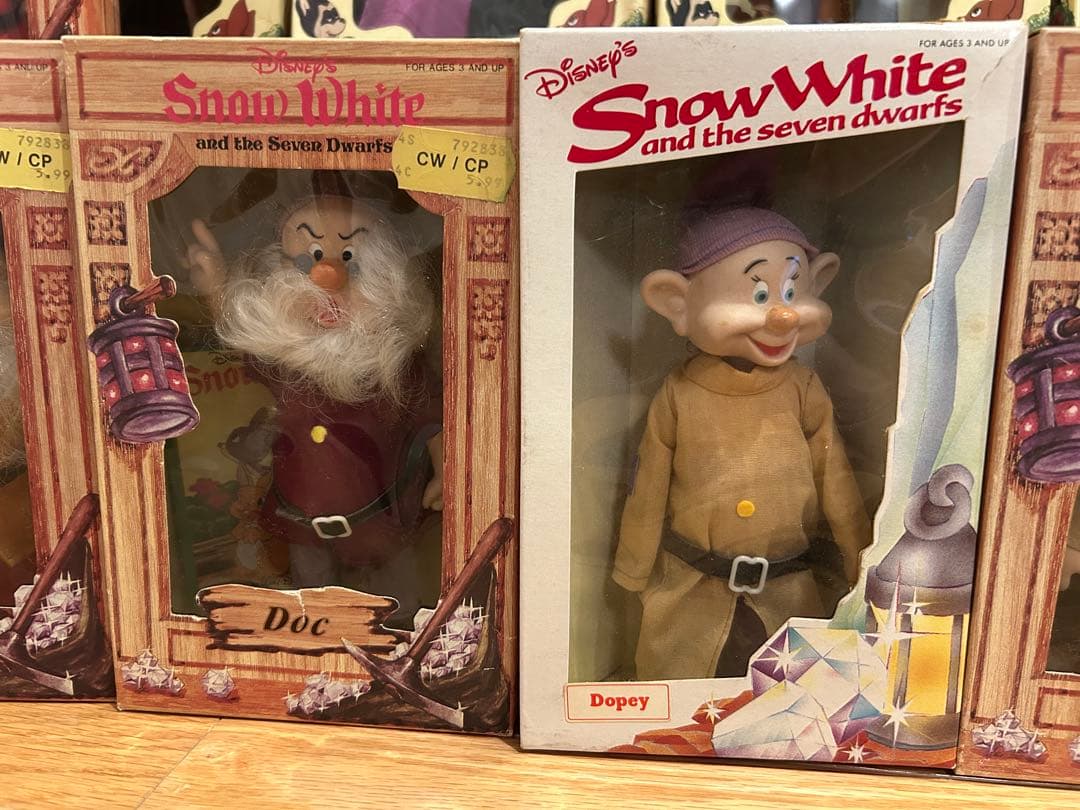 ディズニー　フィギュア　白雪姫　7人の小人　王子様　継母　魔女　新品　ドール