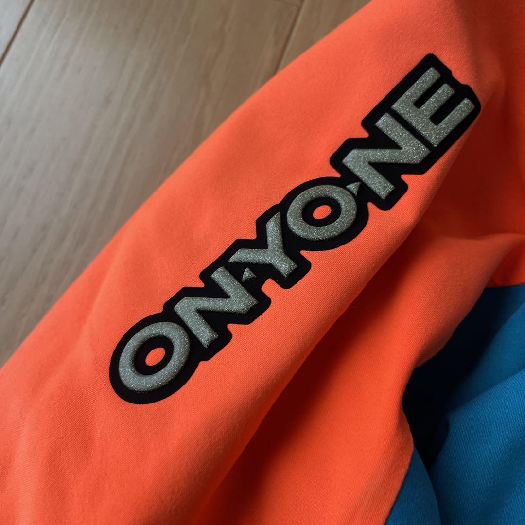 オンヨネ　ONYONE スキーウェア　デモチーム　サイズM 中古