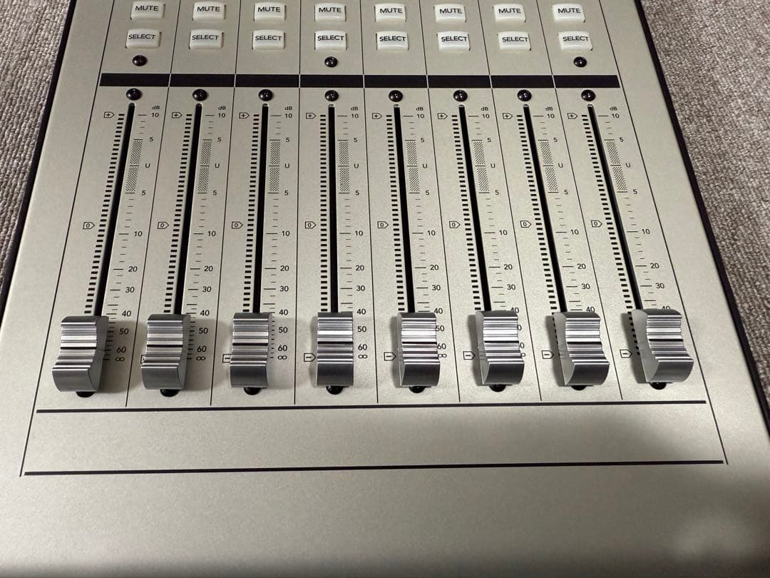 MACKIE MCU XT Pro DAWコントロールサーフェス