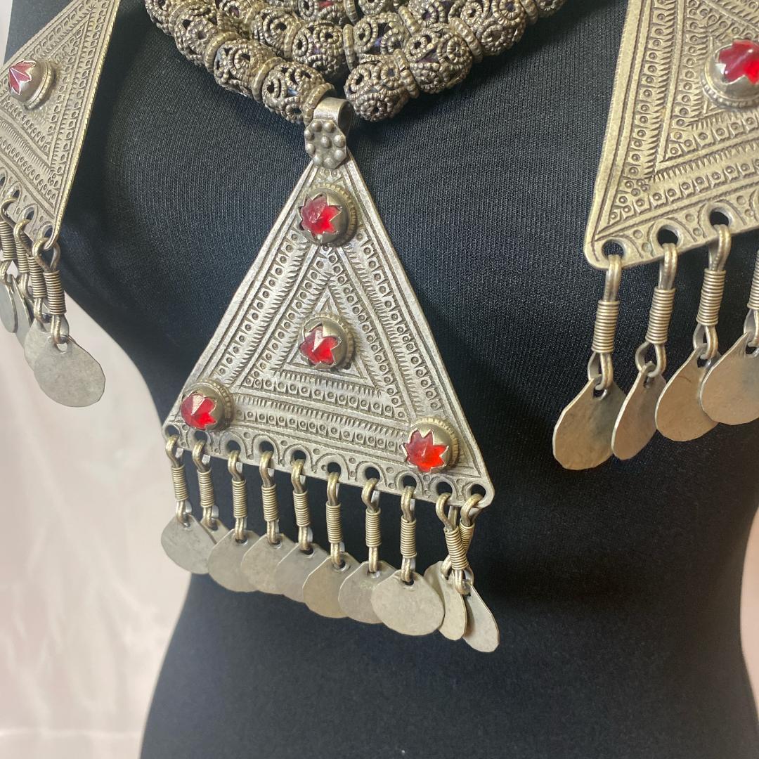 【期間限定お値引中】FCBD アクセサリー トライバルネックレス 　チェーン装飾