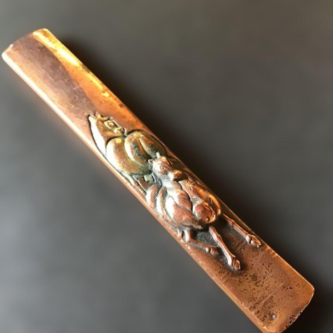 2匹駒高彫　小柄　春明在銘　来年干支