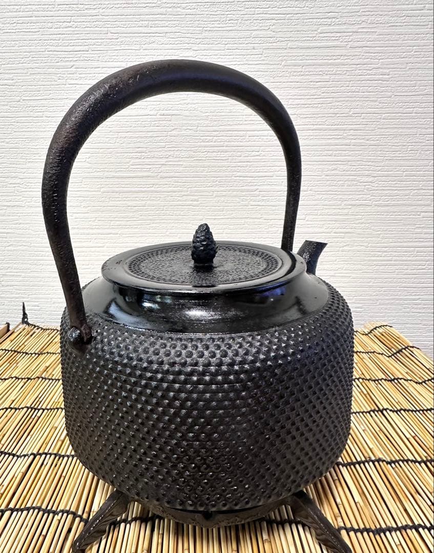 未使用品　成龍堂鋳造所 日本伝統工芸士 及川　齋（齋峰)造２２型アラレ　南部鉄瓶