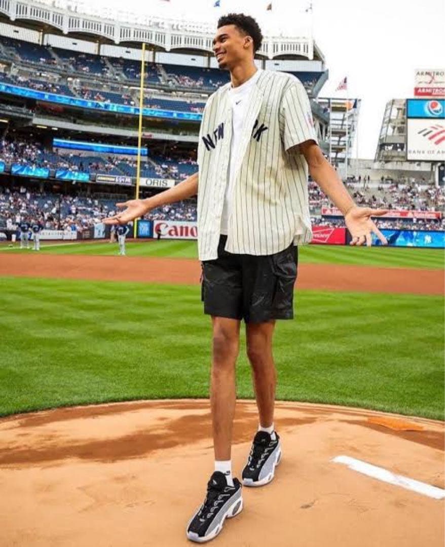 ウェンバンヤマ　レリックカード　ドラフト前日　ヤンキース始球式　直筆サイン無し