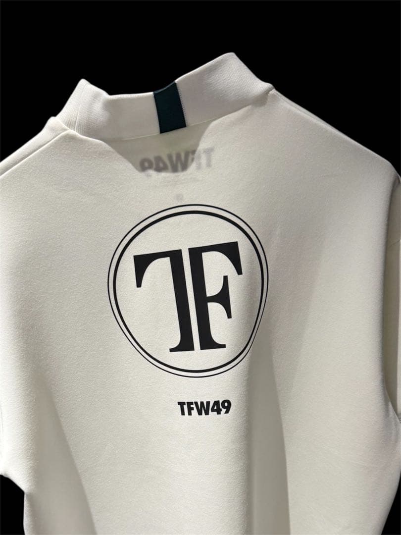 新品タグ付き⭐️2025AW新作❤️ホワイトモックネックL　TFW49