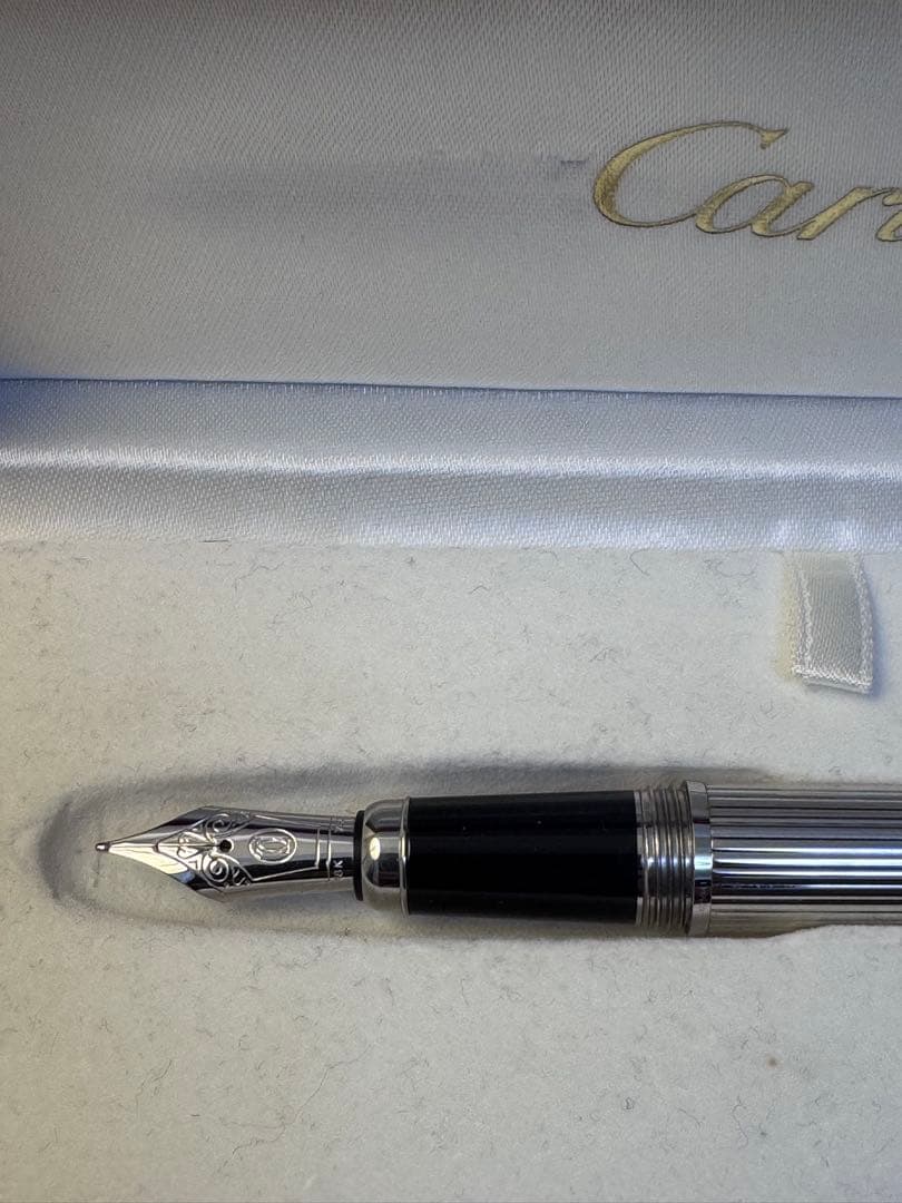 Cartier 万年筆 プラチナフィニッシュ　ゴドロン　ケース付きカルティエ
