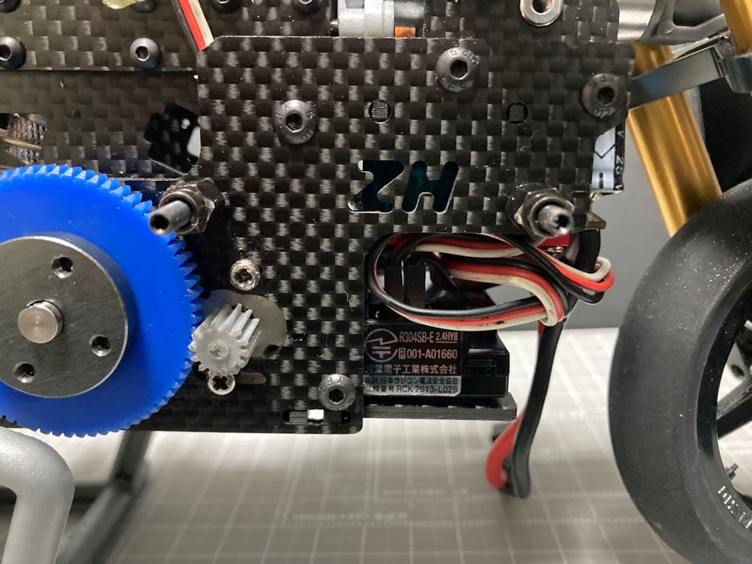 ハングオンレーサーZHレーシング　カーボン製シャーシその他パーツ！