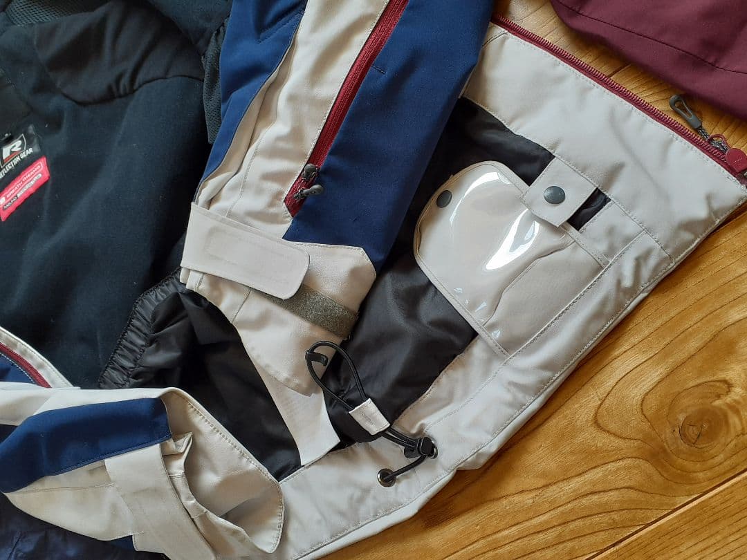 Y*m様 MIZUNO　ミズノ　 スキーウェア　S　上下セット　デサント　ゴール