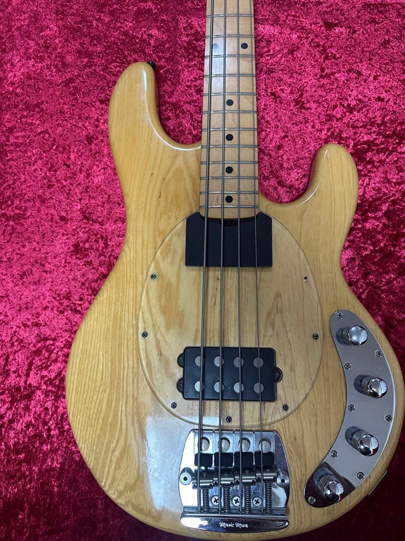 【土日セール中】MusicMan StingRayEX ハードケース＆おまけ付