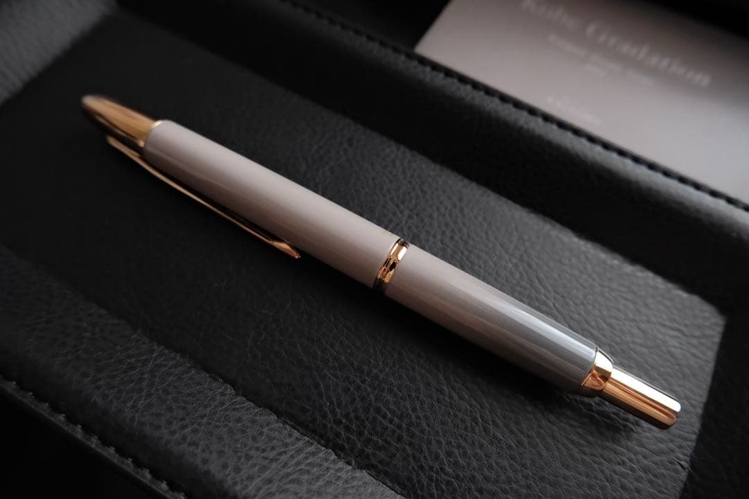 限定 海岸ストーングレー ゴールド キャップレス PILOT 万年筆