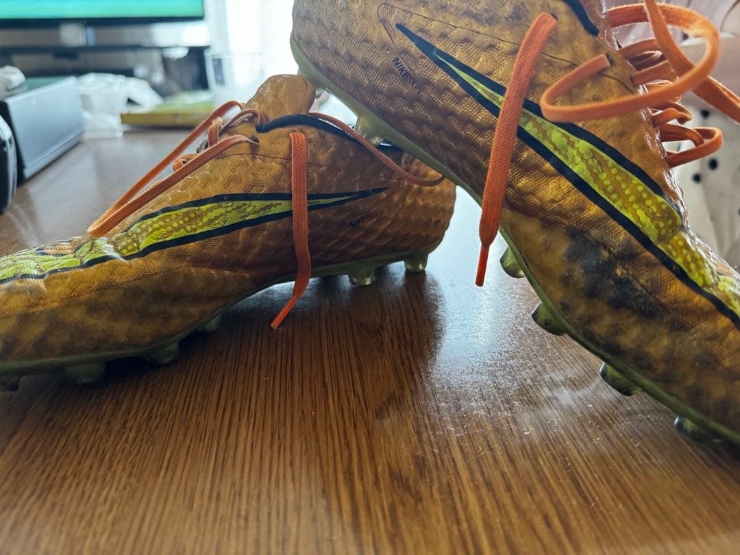 NIKE ハイパーヴェノム ゴールド