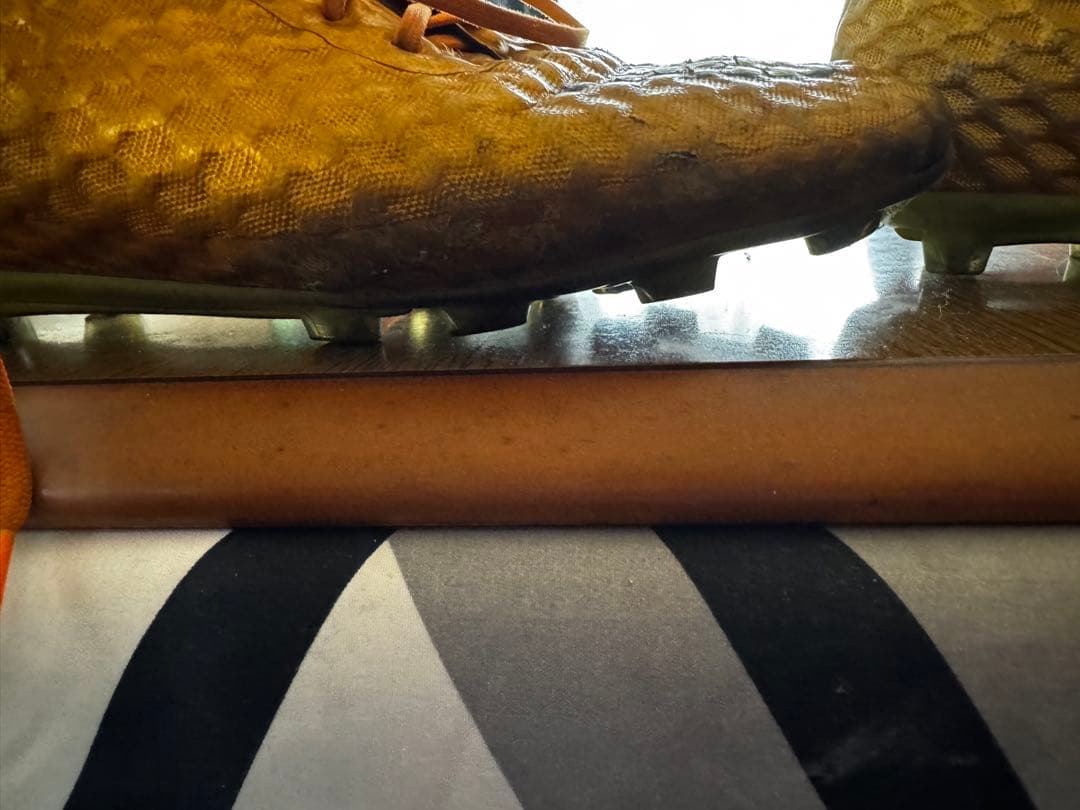 NIKE ハイパーヴェノム ゴールド