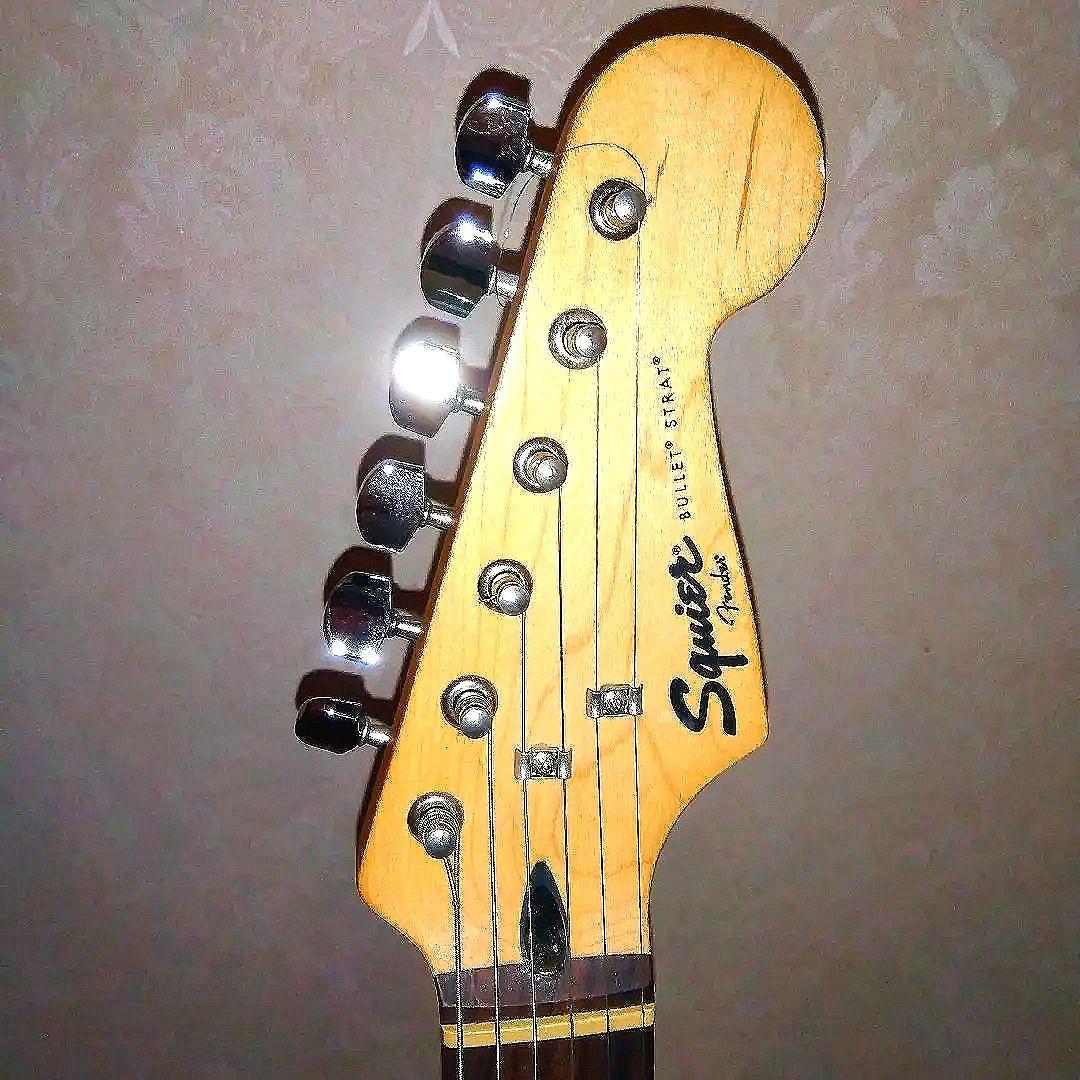 フェンダー スクワイア　ストラト美品　ショルダーケース、ストラップ付