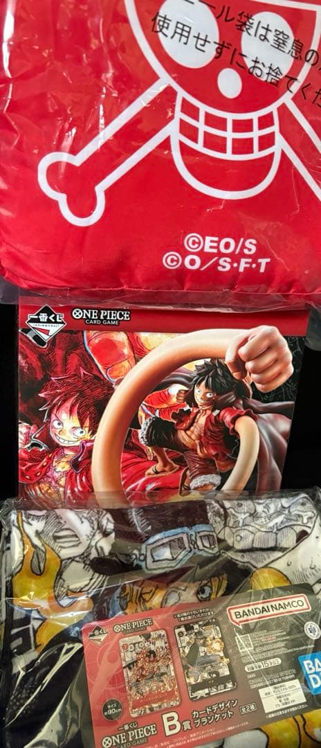 ワンピース一番くじ　ルフィフィギュア　カードデザインブランケット