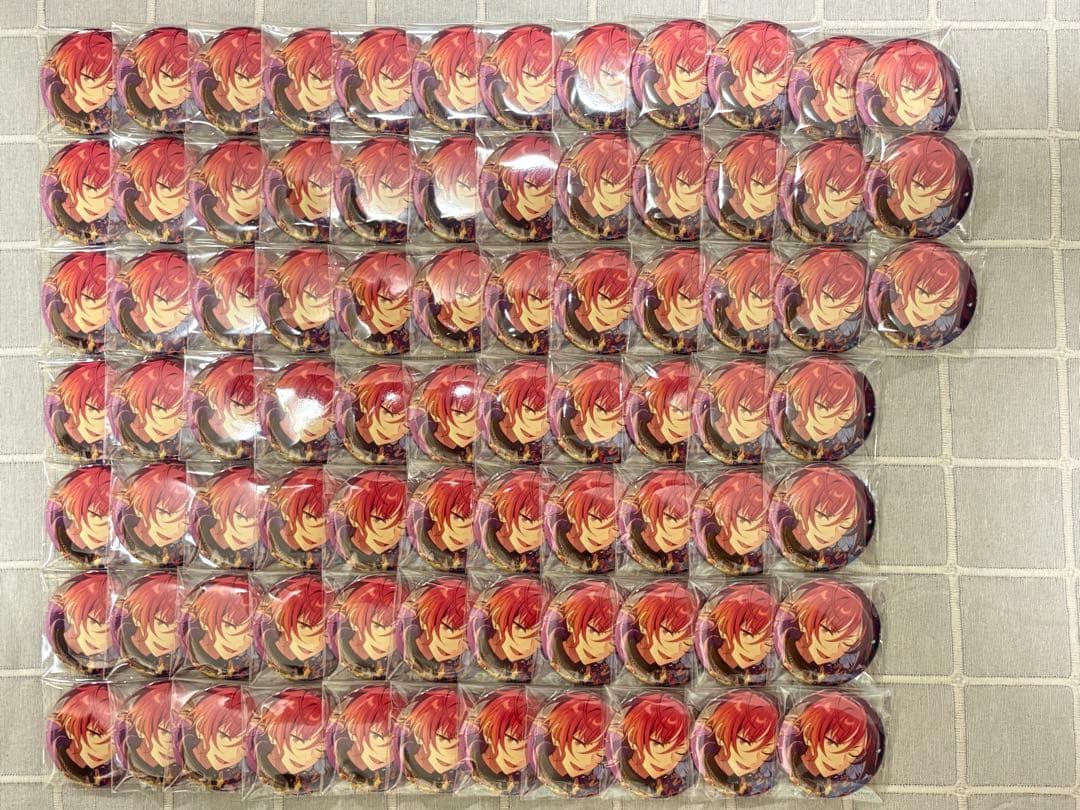 逆先夏目　フィーチャースカウト缶バッジ