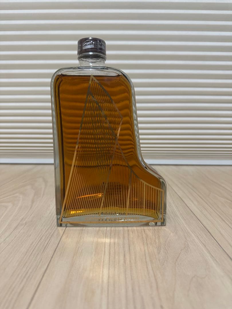 Hibiki ピアノ型ウイスキー 響