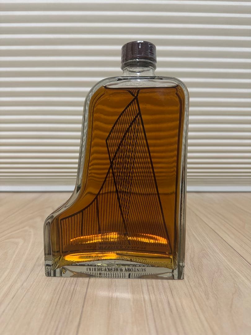 Hibiki ピアノ型ウイスキー 響