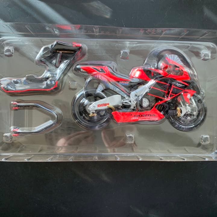 ミニチャンプス 1/12 ホンダ RC211V V.ロッシ バイク 2001